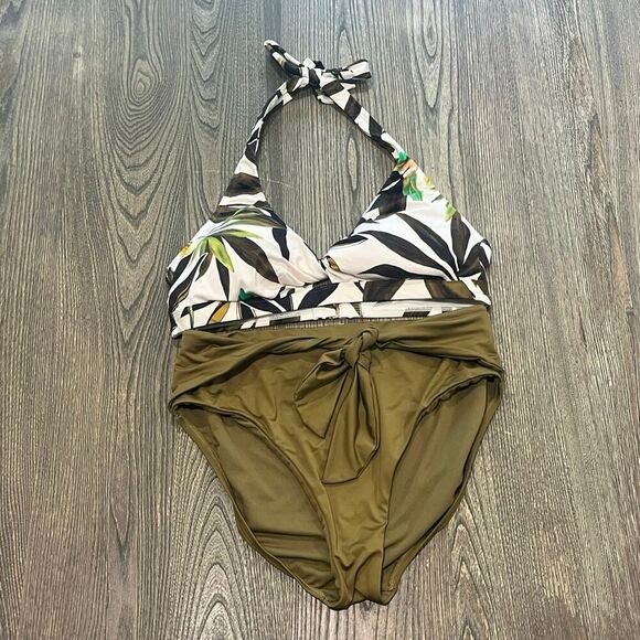 Gibson Latimer Other - Gibson Latimer Bikini Set High Rise Halter Neck Tropical Print White/Green Sz L
